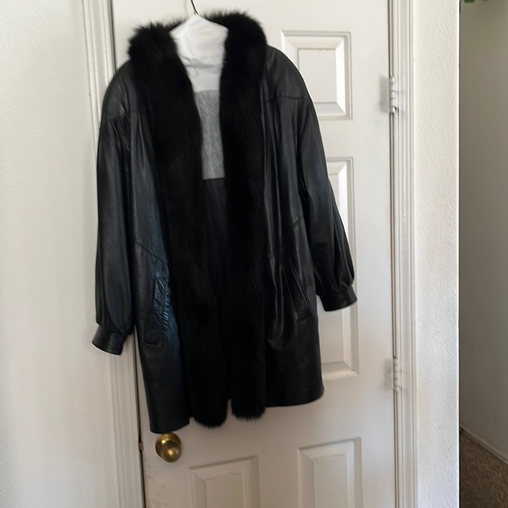 Leather jacket wit fox fur